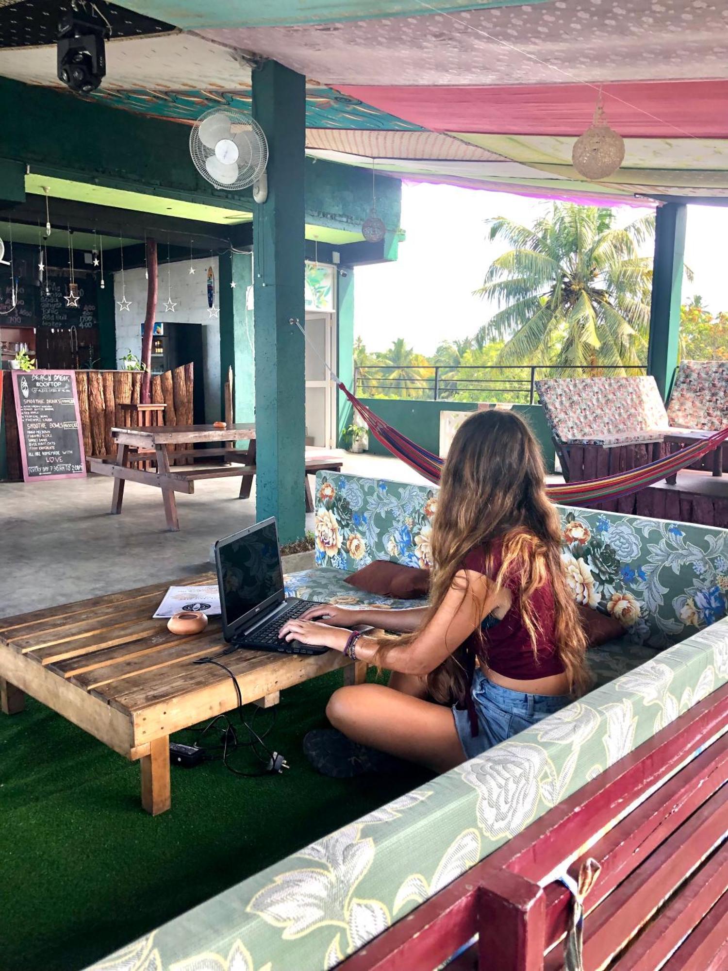 Beach Break Surf Hostel Weligama Buitenkant foto