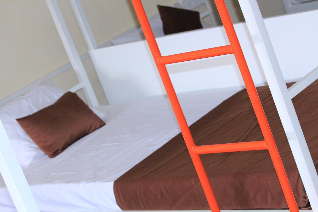 Beach Break Surf Hostel Weligama Buitenkant foto