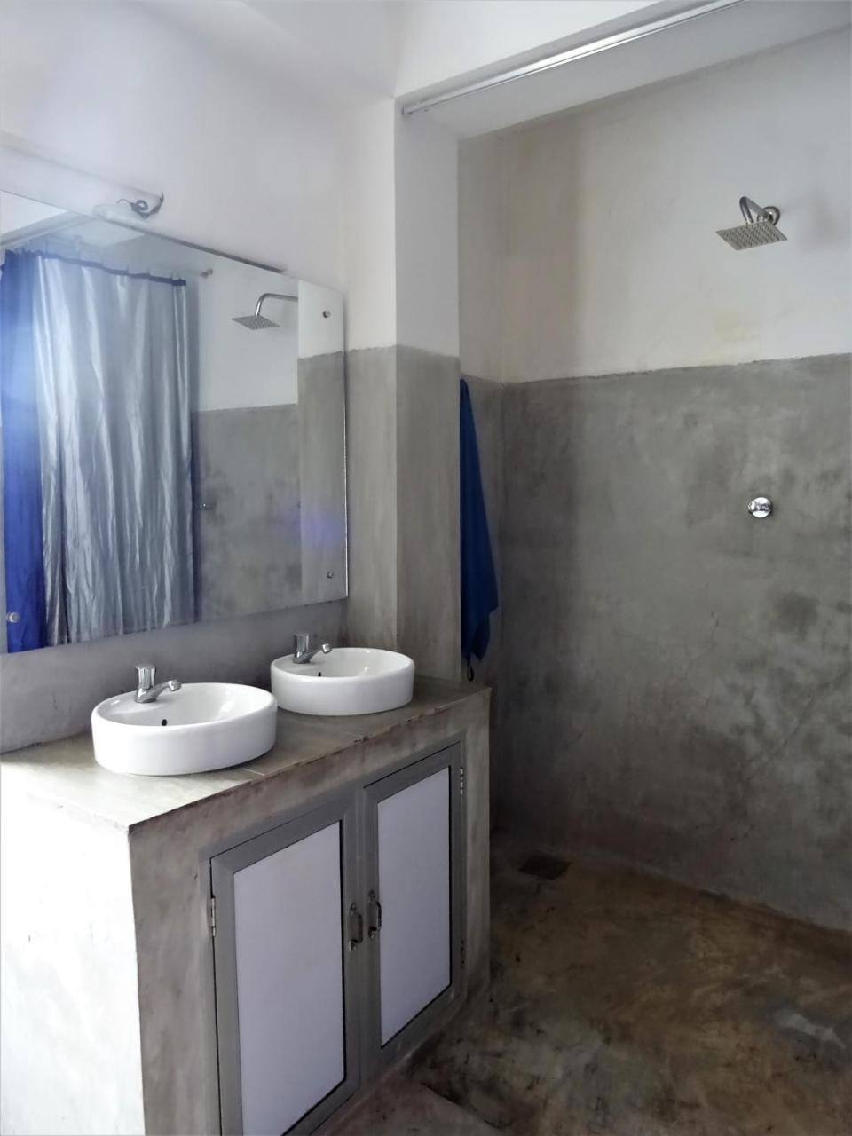 Beach Break Surf Hostel Weligama Buitenkant foto