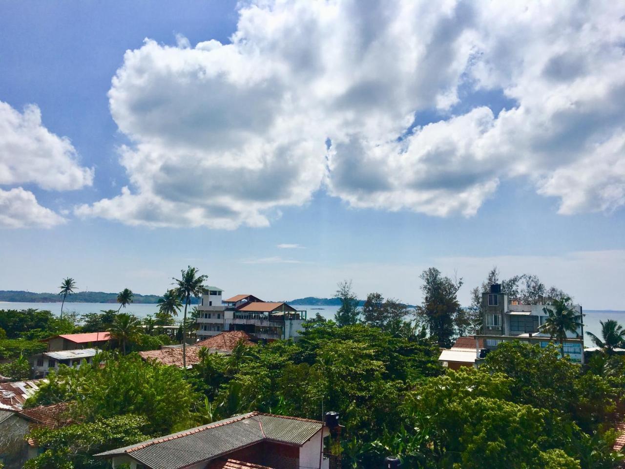 Beach Break Surf Hostel Weligama Buitenkant foto