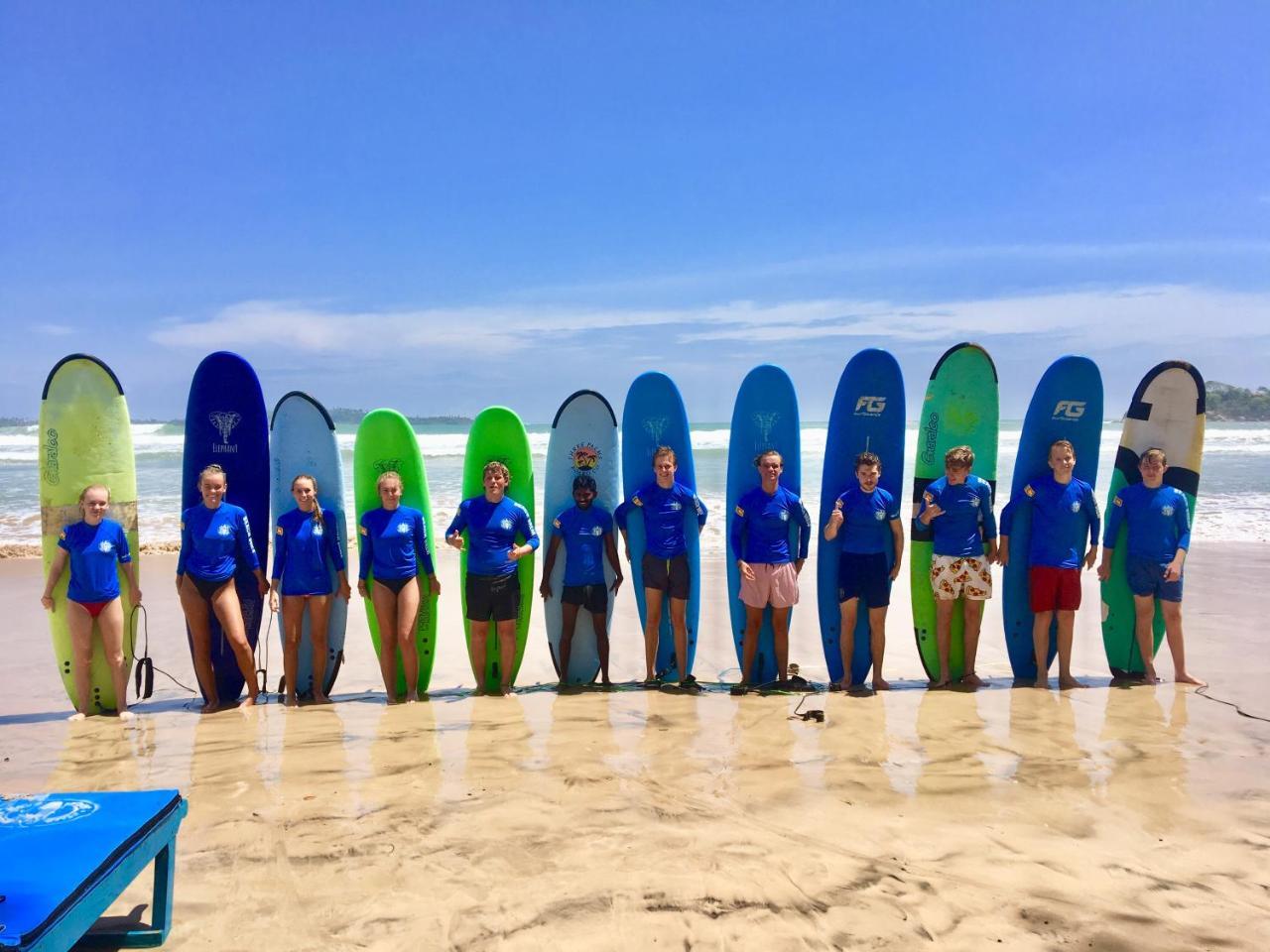Beach Break Surf Hostel Weligama Buitenkant foto