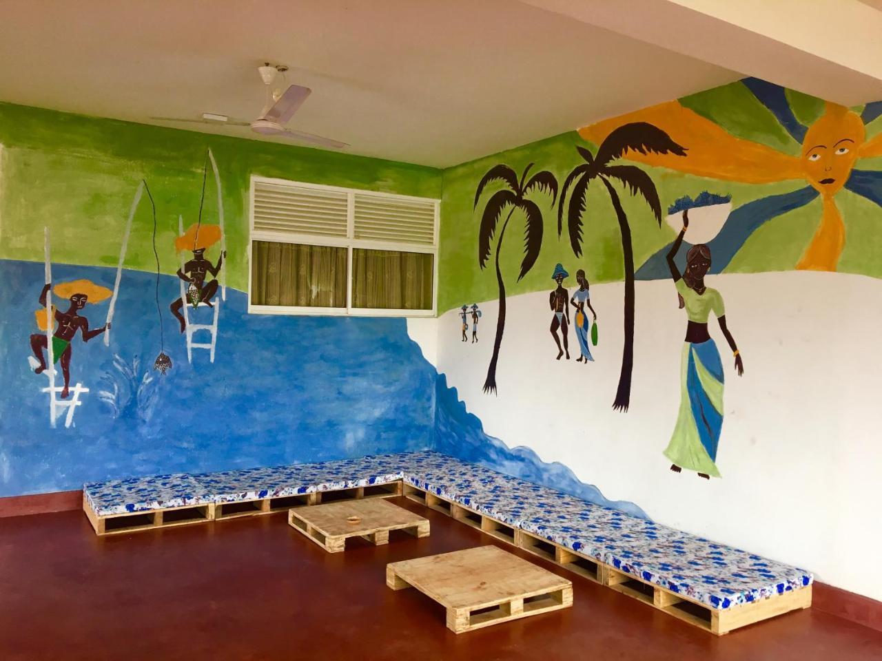 Beach Break Surf Hostel Weligama Buitenkant foto