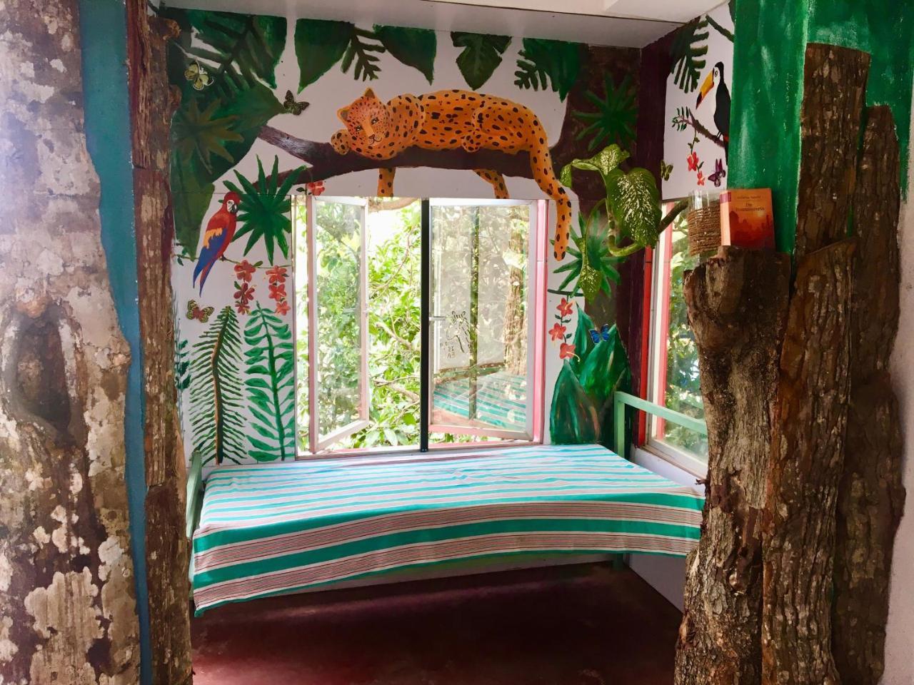 Beach Break Surf Hostel Weligama Buitenkant foto