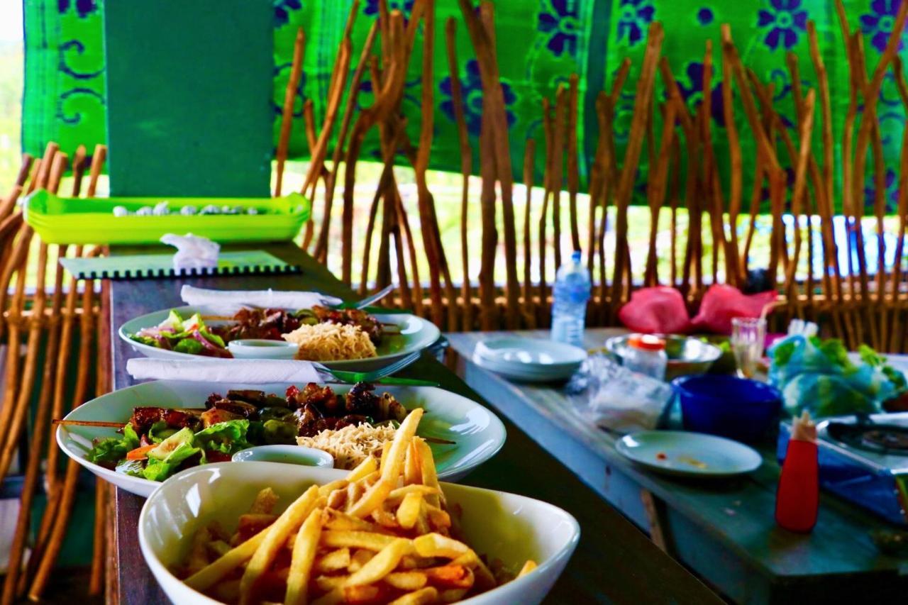 Beach Break Surf Hostel Weligama Buitenkant foto
