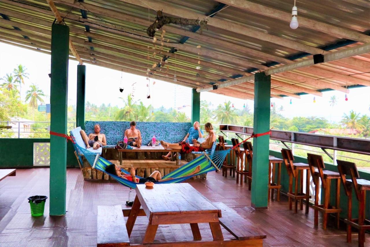 Beach Break Surf Hostel Weligama Buitenkant foto