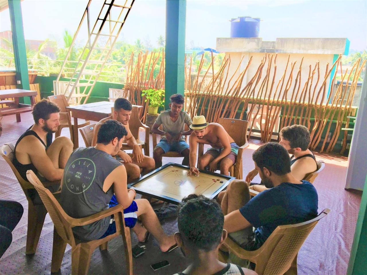 Beach Break Surf Hostel Weligama Buitenkant foto